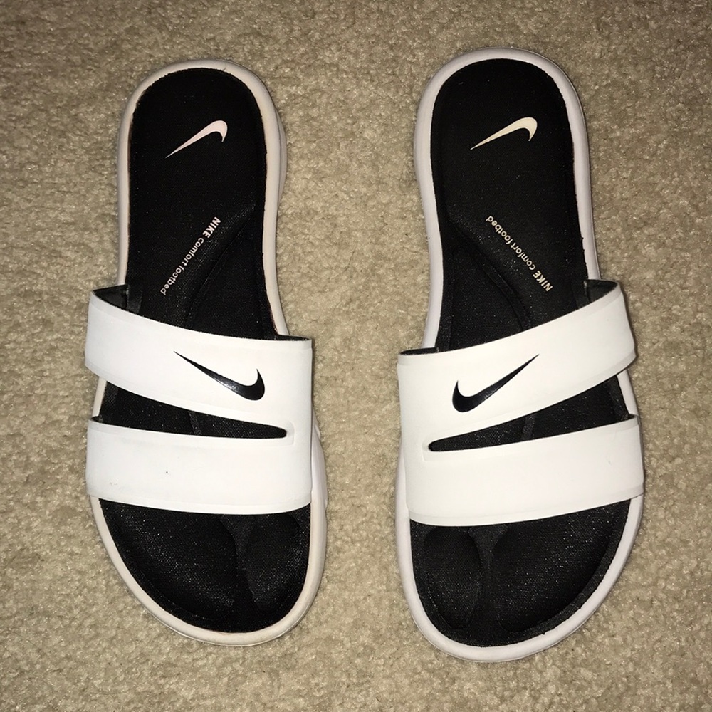 NIKE SLIDES